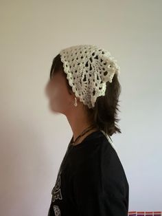 This bandana creates an illusion of spiderwebs but its a very complicated crochet pattern. Complicated Crochet, Turbans, Hair Accessories Headbands, Spider Web, Austria, Crochet Pattern, Beauty Book, Crochet Patterns, Bathing Beauties