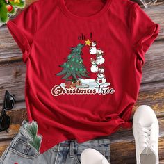 "Add some holiday cheer to your wardrobe with our Festive and Fun Christmas Tree Snowman Print T-Shirt. Made from comfortable material, this stylish tee features a playful snowman and Christmas tree design. Perfect for any casual occasion, this shirt is sure to spread joy and warmth all season long." Composition 95% Polyester Material Polyester Length Regular Sleeve Length Short Sleeve Sleeve Type Regular Sleeve Details None Patterned Cartoon Sheer No Placket Type Pullovers Collar Style Crew Nec Red Holiday Crew Neck T-shirt, Holiday Red Crew Neck T-shirt, Red Crew Neck Holiday T-shirt, Red Crew Neck T-shirt For Holidays, Red Graphic Tee For Christmas, Red Christmas Graphic Tee, Holiday Red Graphic Tee Tops, Red Holiday Graphic Tee Tops, Holiday Red Graphic Tee