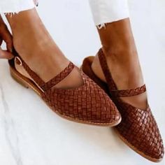 Pointed Flats Shoes, Fashion Shoes Flats, Woven Sandals, Pointed Flats, Womens Sandals Summer, Point Shoes, Brown Shoes, Pointed Toe Shoes, Blue Sandals