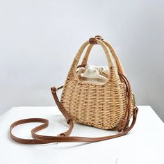 SPECIFICATIONSBrand Name: artmomoHandbags Type: Shoulder BagsTypes of bags: Handbags & Crossbody bagsMain Material: StrawLining Material: CanvasShape: BaguettePlace Of Origin: GUANG DONG ProvincePlace Of Origin: HU NAN ProvinceOrigin: Mainland ChinaCN: HunanHardness: HARDPattern Type: SolidInterior: No PocketDecoration: NONEExterior: Solid BagOccasion: VersatileClosure Type: stringGender: WOMENStyle: fashionNumber of Handles/Straps: Single Retro Purse, Rattan Bag, Wedding Bag, Elegant Red, Handbag Wallet, Casual Tote, Vintage Elegant, Canvas Shoulder Bag, Small Shoulder Bag