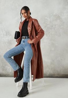 Trent Coat, Leather Coat Outfit, Faux Leather Outfits, Pastel Outfit, Mode Boho, Leather Jacket Outfits, Coat Outfits, Leather Outfit, 가을 패션