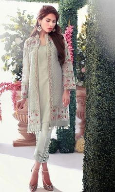 Royal Indian Dresses Outfit, Jacket Plazo Suit, Pakistani Fashion Formal, Formal Dresses Pakistani, Dress Pakistani Style, New Indian Dresses, Farida Hasan, डिजाइनर कपड़े, Asian Dresses