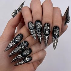 Goth Nail Art, Rave Nails, Uñas Ideas, Sharp Nails, Gothic Nails, Goth Nails, Aesthetic Nails, Grunge Nails, Y2k Nails