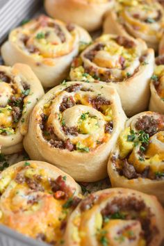 Breakfast Rolls Breakfast Pinwheels Crescent Rolls, Thanksgiving Breakfast Kids, Christmas Breakfast Ideas Casseroles, Breakfast Rolls With Gravy, Christmas Breakfast Ideas Mornings, Savory Breakfast Rolls, Christmas Morning Breakfast Make Ahead, New Year’s Day Breakfast Ideas, Cute Christmas Breakfast Ideas