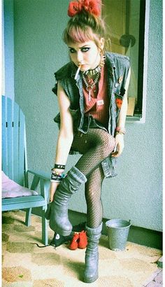 2012 Grunge Aesthetic, 2014 Hipster Aesthetic, Grunge Maximalism Fashion, Lazy Punk Outfits, Indie Sleaze Summer Outfits, Alternative Punk Fashion, 80s Punk Fashion Women 1980s Style, 90s Punk Fashion Women, 70s British Punk Fashion