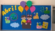 a bulletin board decorated with balloons and pictures for children's birthdays in spanish