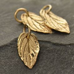 Leaf Charm, Leaf Pendant, Nature Pendant, Nature Charm, Small Leaf Charm, Natural Bronze Charm You will receive one pretty bronze leaf charm. These are a smaller size and so cute.  Measurements: 16mm x 7mm x 1.5mm Mint Jewelry, Mint Leaf, Monogram Jewelry, Botanical Beauty, Leaf Jewelry, Small Leaf, Bronze Pendant, Leaf Charms, Mint Leaves