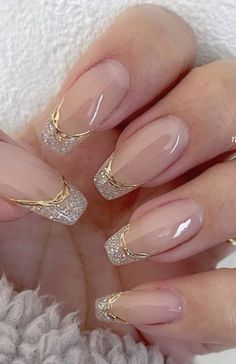 Sophisticated Nails, Elegant Touch Nails, Nails With Gold, Makeup Tip, Fancy Nails Designs, Valentine Nails, Colorful Nails, Bride Nails, New Year's Nails