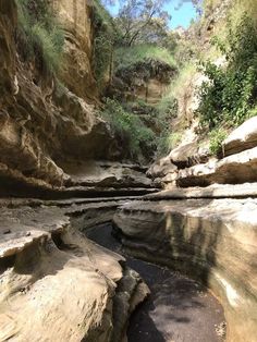 there is a small stream in the middle of some rocks