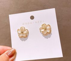 Type: accessoires
Matériel: cuivre, coquilles
Diamètre: 2cm
Conseils chauds: avant de porter des boucles d'oreilles, vous pouvez essuyer les boucles d'oreilles avec de l'alcool pour empêcher les allergies des oreilles percées Trendy Hypoallergenic Flower Earrings, Summer Flower Shaped Earrings As A Gift, Summer Flower Shaped Earrings For Gift, Summer Gift Flower Shaped Earrings, Elegant Summer Gift Flower Earrings, Elegant Summer Flower Earrings For Gift, Elegant Summer Flower Earrings As Gift, White Nickel-free Flower Earrings For Summer, Hypoallergenic Flower Earrings For Summer Gift