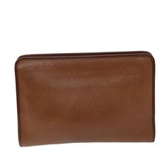 Brand: Burberry Model: Nova Check Color: Brown Material: Leather Inclusions: / Dimensions: W27cm x H19cm x D2.5cm Serial number: N/A Country of origin: Royaume Uni de Grande Bretagne et d'Irlande du Nord Condition: AB - good condition. Introducing the Burberrys Nova Check clutch bag in classic brown leather, this accessory showcases Burberry's iconic pattern with a touch of sophistication. Ideal for evening events or adding a refined element to any outfit, it features luxurious leather material Brown Leather Clutch, Burberry Models, Leather Clutch Bag, Classic Brown, Bottega Veneta Shoulder Bag, Leather Clutch Bags, Fendi Bags, Burberry Bag, Leather Clutch