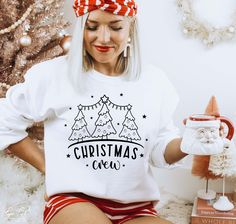 Christmas Family Vacation, Winter Tees, T Shirt Branca, Trendy Svg, Santa Sweatshirt, Cute Christmas Shirts, Funny Christmas Sweaters, Santa Shirts, Cozy Tops