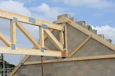 the roof trusses are being installed on this house