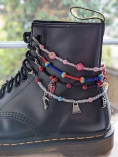 Beaded Shoe, Shoe Chain, Beaded Shoes, Estilo Hippie, Shoe Clips, Elegant Necklaces, Bijoux Diy, Shoe Charms, Exquisite Jewelry