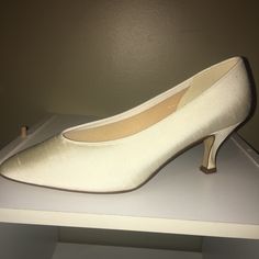 Dyeables Women’s Raw Silk Pumps. Sz 7 Aa. New With Imperfection. Lift Missing From One Shoe. Priced Accordingly. Cross-Posted. Raw Silk, White Cream, Cream White, Shoes Women Heels, Shoes Heels, Size 7, Im Not Perfect, Pumps, Women Shoes