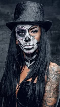 Women's Halloween Makeup, Voodoo Makeup Woman, Voodoo Halloween Makeup, Fun Halloween Makeup Looks, Creepy Halloween Costumes Women, Mens Halloween Makeup, Fete Emo, Makeup Zombie