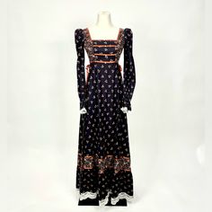 Vintage Black Calico Gunne Sax Size 7! Beautiful Dark Gunne! Looks Like It Was Stuck In A Closet For Years. It Doesn’t Fit And It Needs To Twirl In The Light Of Day! Feline-Friendly Household But They’ve Kicked Their Nicotine Habits. 15 1/2 Flat Ptp 13 Waist