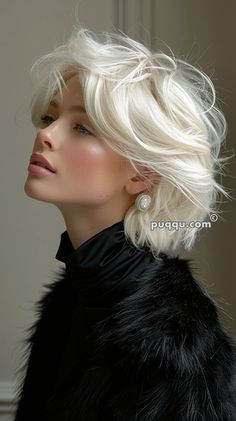 How to Get Stunning Platinum Blonde Hair at Home Short White Blonde Hair, Platinum Hair Color Ideas, Platinum Blonde Hair Short, Platinum Blonde Short Hair, Platinum White Hair, Blonde Platinum Hair, Blonde Hair At Home, Short Platinum Blonde Hair, Κούρεμα Bob