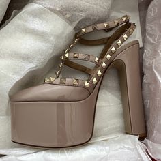 Valentino Garavani Rockstud Platform Pump In Patent Leather - Platinum-Finish Studs - Poudre Nappa Leather Straps And Trim - Adjustable Ankle Strap With Buckle - Heel Height: 155 Mm / 6.1 In. With 55 Mm /2.2 In. Platform - Made In Italy Product Code: 1w2s0fi5vnw_p45 New With Box Luxury Studded Heels For Spring, Designer Spiked Heels With Round Toe, Luxury Heels With Spikes And Round Toe, Valentino Shoes Platform, Luxury Spiked Heels With Round Toe, Luxury Spiked Round Toe Heels, Luxury Leather Heels With Gold Studs, Valentino Platform Pumps, Valentino Rockstud Heels