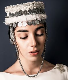 Fez “Moks” (Rent) - Pregomesh Medieval Headdress, Armenian Women, Character Accessories, Pixie Hollow, Colorful Stones, Royal Crowns, Wedding Headdress, Metal Headbands, Head Design