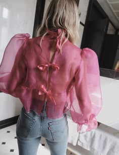 Dreamy outfits: pink organza voluminous top with jeans 가을 패션, Grace Kelly, Outfit Casual, Look Chic, Fashion Details, Passion For Fashion, Spring Summer Fashion