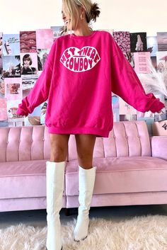 Rose Hey There Cowboy Graphic Oversize Sweatshirt Oversized Pink Top For Fall, Pink Oversized Top For Fall, Oversized Pink Tops For Fall, Casual Pink Sweatshirt With Graphic Print, Pink Oversize Sweatshirt For Streetwear, Pink Drop Shoulder Sweatshirt For Fall, Pink Relaxed Fit Sweatshirt For Fall, Pink Drop Shoulder Winter Top, Fall Pink Drop Shoulder Top