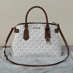 Michael Kors Lynn Vanilla Lugg Mk Large Printed Ew Satchel Bag 100% Authentic Brand New With Tags Msrp: S398 1[2 ]]Features: * Material: Leather, Coated Canvas * Size: Large * Dimensions (L X H X W): 13 10 X 5.5 Inches[[ 2]]* Goldstone Hardware * Top Zipper * Fabric Lining Inside * Interior Zipper And Open Pockets * Leather Handles With 4.5" Drop[[2]]* Shoulder Strap With 25" Drop * Protective Metal Feet On The Bottom Side Of The Bag. Same Day Shipping White Leather Shoulder Bag With Logo, Designer White Coated Canvas Bags, Designer White Coated Canvas Shoulder Bag, White Shoulder Bag With Logo And Double Handle, White Double Handle Shoulder Bag With Logo, Classic White Bags With Logo, White Luxury Bag With Logo, Luxury White Bag With Logo, Luxury White Bags With Logo