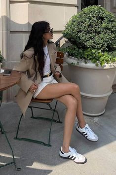 60+ Coolest Adidas Samba Outfit Ideas For Women: How To Style This It Sneakers Trend Adidas Samba Outfit Women, Sambas Adidas Women Outfit, Adidas Samba Women, Samba Adidas Outfit, Samba Outfit Ideas, Adidas Samba Outfits, Adidas Samba White, Samba Outfits