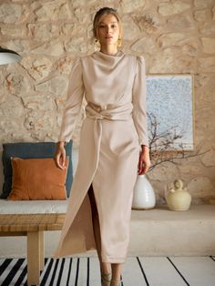 Introducing the timelessly elegant Ximena Satin Long Sleeve Midi Dress. With its luxe champagne fabric, this sophisticated and sleek piece is perfect for making an impression at any special occasion. Its high-quality material offers a luxe silk-like feel, while the midi length and long sleeves offer modest sophistication. An enduringly elegant look. Size Guide: Model is 5’7” tall, and has a 33.4” bust, 26.5” waist, & 34.6” hips. She is wearing a S / US 4 / AU 8. This dress is true to size. Mater Scarf For Dress, High Neck Evening Dress, Fall Bridesmaid Dresses, Long Dresses Elegant, Long Sleeve Evening Gowns, Elegant Bridesmaid Dresses, Line Dresses, Satin Evening Dresses, Dresses Spring