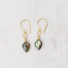 ear-gf Gold Labradorite Spade Earrings Stone Properties, Spade Earrings, Colored Gemstones, Jewelry Post, Stacked Jewelry, Fabric Beads, Long Pendant, Labradorite Stone, Single Earring