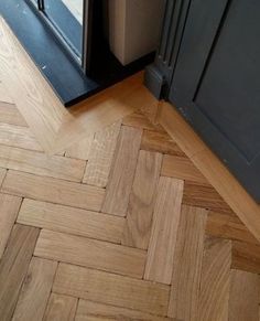 an image of a wood floor that looks like it has been made out of herringbones