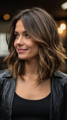 15 Shoulder Length Hair Cuts with Layers for Every Hair Type - TecArticles Shoulder Hair Length With Layers, Flattering Shoulder Length Hair, Shoulder Length Brown Hair Side Part, Lob Layers Shoulder Length, Haircuts For Midsize Women, Shoulder Length Hair Short Layers, Pretty Shoulder Length Hairstyles, Shoulder Length With Long Layers, Long Bob Hairstyles Thick Hair