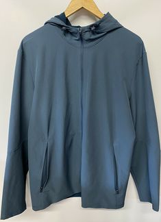 Lululemon Warp Lite Jacket Iron Blue/Night Diver Size XL. No flaws. Blue Night, Diver, Hooded Jacket, Athletic Jacket, Blue