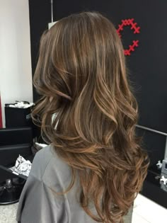 pinterest- millipreeya15 Light Brunette Hair, Honey Brown Hair, Brown Hair Looks, Brunette Hair With Highlights, Caramel Hair, Brunette Balayage Hair, Hairstyles For Layered Hair, Hair With Highlights