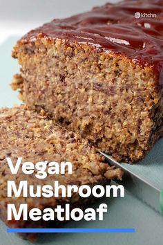 vegan mushroom meatloaf on a plate with a knife next to it and the title overlay reads, vegan mushroom meatloaf