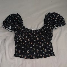 Urban Outfitters Black Floral Top With Puffy Sleeves And Pretty, Feminine Ruching Design And Lightweight Material Size Women’s Medium New With Tags Fitted Black Floral Print Tops, Urban Outfitters Fitted Floral Print Tops, Fitted Floral Print Top From Urban Outfitters, Fitted Floral Print Tops By Urban Outfitters, Fitted Urban Outfitters Floral Print Tops, Urban Outfitters Tops With Floral Print For Day Out, Urban Outfitters Floral Print Tops For Day Out, Casual Black Crop Top Blouse, Fitted Black Floral Print Crop Top