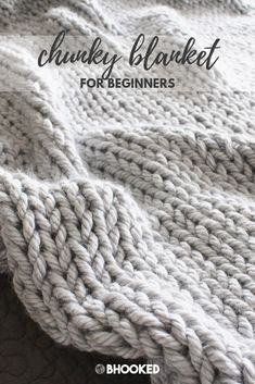 the chunky blanket for beginners is shown with text overlay