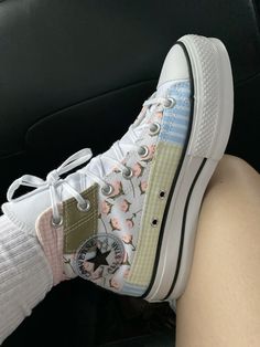 Aesthetic Tennis Shoes, Patchwork Converse, Bree Prescott, Flower Converse, Archer's Voice, Cute Converse Shoes, Converse Aesthetic, Preppy Shoes