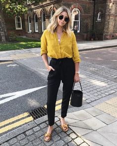 Summer Business Outfits, Spring Weekend Outfit, Trendy Work Outfit, Yellow Shirt, Summer Work Outfits, Neue Outfits, Mode Casual, Business Outfit