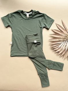 Our bamboo tees are incredibly soft, silky and stretchy. These tops are the perfect pair with our leggings, bloomers and shorties to mix and match all season long. 95% Bamboo Viscose, 5% Spandex Relaxed Fit Great for sensitive skin, breathable Made in USA: Los Angeles, CA OEKO-TEX® STANDARD 100 At Tenth & Pine® we are committed to manufacturing in USA, using certified organic, sustainable, and eco-friendly materials. Crafting thoughtful and timeless essentials. Please note, due to monitor differ Bamboo Leggings, Baby Bamboo, Muslin Bags, Comfy Leggings, Bamboo Clothing, Baby Belly, Cotton Drawstring Bags, Baby Pants, Baby Shorts