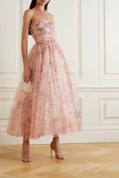 Tulle Gown, Monique Lhuillier, Gown Dress, Women Clothes, Beautiful Gowns, Ball Dresses, Fancy Dresses, Guest Dresses