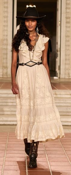 Nicole Core, Ralph Lauren Spring Summer, Ralph Lauren Looks, Western Vibes, Mexican Fashion, Dark Autumn, Cowgirl Chic, Ralph Lauren Style, Ralph Lauren Collection