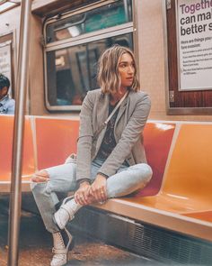 Mastering the subway system in NYC #ootd #blazer #plaid #fall #outfit #fashion Tan Ankle Boots Outfit, Ootd Blazer, Minimal Capsule Wardrobe, Nyc Ootd, Camel Coat Outfit, Subway System, Fall Outfits 2018, Secondhand Style, Oversized Sweater Outfit