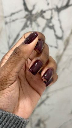 Square Maroon Nails, Short Nails On Black Women, Nails Inspo Short, Red Nails Christmas, Nails Dark Red, Mom Makeover, Trendy Short Nails, Christmas Nail Inspo, Nails Funky