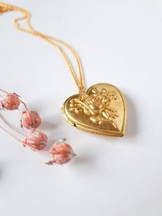 "Romantic vintage heart locket necklace for photo from 80s New Old Stock (unused) in 24K gold plated chain with a rose in raised design and have one flat lid inside for adding a picture. This charming N.O.S vintage locket is made of gold raw brass. A lovely piece for treating yourself or a beloved one. Lockets measure 29mm x 29mm x 7.5mm = 1.14\" x 1.14\" x . Gold plated chain is available in 20\" = 50cm and 24\" = 60cm DISCOUNTS and/or FREE SHIPPING adding other pieces to your order!: bit.ly/Ne Gold Heart Locket Necklace, Rose Locket, Victorian Locket, Gold Heart Locket, Vintage Locket, Heart Locket Necklace, Vintage Lockets, Gold Locket, Old Rose