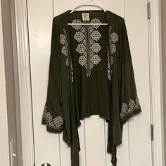 Bought And Never Worn. Chic Open Front Cotton Top, One Size Open Front Tops For Spring, Bohemian Open Front Cotton Top, Bohemian Cotton Open Front Top, Bohemian Cotton Cardigan For Day Out, Green Long-sleeve Bohemian Cardigan, Green Halter Top, Chambray Tunic, H&m Women