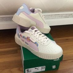 Puma Sneakers New With Flowers Very Cute Size 6.5 Junior Pink Puma Shoes, Puma Shoes Women, Puma Basket Heart, Puma Vikky, Puma Future Rider, Puma Carina, Lacing Shoes For Running, Floral Sneakers, White Running Shoes