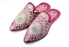 We made our Moroccan mules shoes for women from high-quality leather and features a pointed toe and a flat heel. The leather upper is adorned with intricate embroidery silk patterns and beadwork, adding a bohemian flair to these embroidered mules. The rubber outsole provides traction and stability, making these boho silk slippers suitable for indoor and outdoor wear. Not only are these embroidered shoes Babouche stylish, they are also comfortable and practical. The pointed toe and flat heel provide a comfortable fit, and the leather upper is soft and supple, making these slippers a joy to wear. Whether you're running errands or lounging at home, our beaded mules will keep your feet comfortable and stylish. Enhance your collection with our luxurious Moroccan sheepskin slippers in Red. Handc Traditional Closed Toe Mules For Festive Occasions, Traditional Luxury Mules With Leather Sole, Traditional Summer Mules With Pointed Toe, Traditional Closed Toe Mules For Festivals, Traditional Closed Toe Mules For Spring, Traditional Flat Heel Mules For Spring, Traditional Flat Heel Spring Mules, Traditional Slip-on Mules For Spring, Traditional Pointed Toe Mules