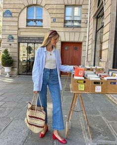 Jeanne Ménard on Instagram: "3 weeks until spring🌷 7 outfits for spring that you loved last year 🫶🏻 which one is your favorite ? Save it for future inspo!" Trendy Weekend Outfits For Women, Effortless Fashion Style, Scandy Girl Summer Outfits, Montreal Style Outfits, Switzerland Outfit Ideas Summer, Montreal Fashion Summer, Copenhagen Style Women, Nancy Myers Style Outfits, Casual European Summer Outfits