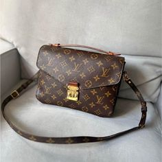 Authentic Lv Pochette Metis In Monogram. Clean Inside And Out. It Comes With A Certificate Of Authenticity. Open To Reasonable Offers. Pochette Metis Reverse, Lv Pochette Metis, Louis Vuitton Pochette Metis, Lv Pochette, Louis Vuitton Collection, Wholesale Handbags, Shopping Tote Bag, Be Nice, Branded Handbags